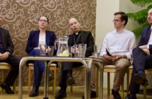 O utečencoch v Bratislave diskutovali katolícky biskup, predseda Islamskej nadácie, farár a aktivistka