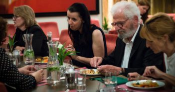Duchovní lídri a osobnosti večerali cez ramadán so slovenskými muslimami Duchovní lídri a osobnosti večerali so slovenskými muslimami počas pôstneho mesiaca ramadán