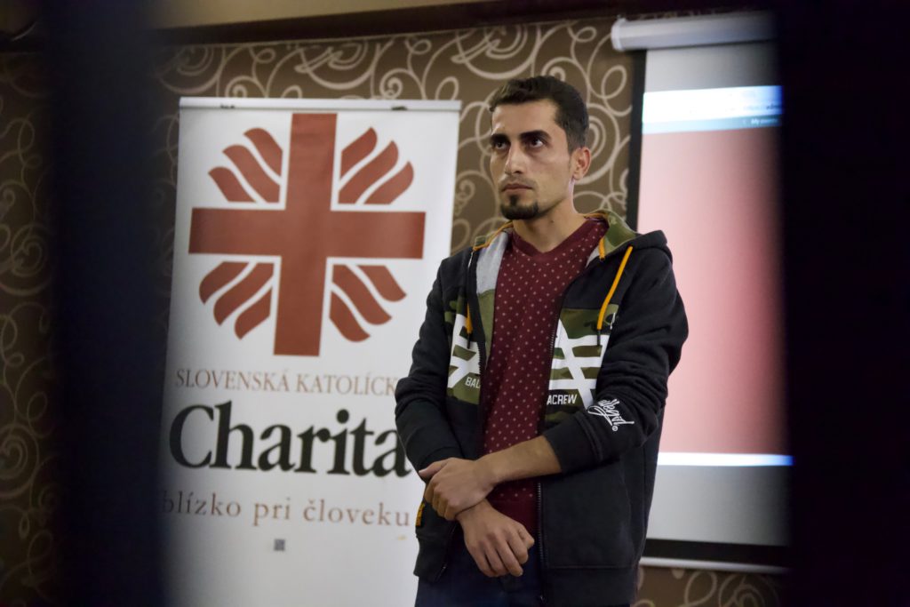 O utečencoch v Bratislave diskutovali katolícky biskup, predseda Islamskej nadácie, farár a aktivistka