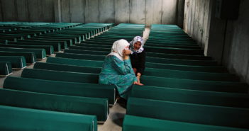 V Srebrenici pred vraždením obetiam tvrdil: Alláh vám nepomôže, Mladič áno. Dnes v Haagu počúva rozsudok
