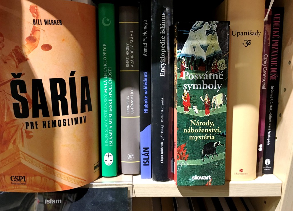 Tieto extrémistické knihy sme našli v našich kníhkupectvách medzi náučnou literatúrou o isláme
