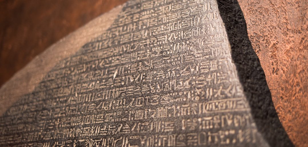 Arabský učenec rozlúštil staroegyptské hieroglyfy dosku 800 rokov pred západom