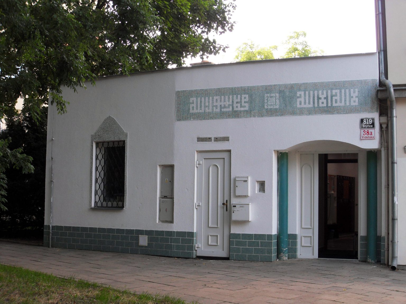 Al-Džazíra: Čeští muslimové předmětem nenávisti Takto malo vyzerať islamské centrum v Bratislave, ktorého výstavbu mesto nechcelo povoliť