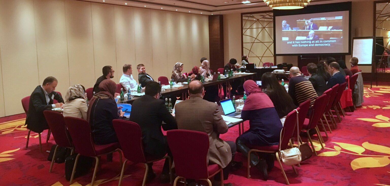 Konferencia o islamofóbii vo Varšave: Útoky na muslimky je treba riešiť v rámci agendy ženských práv