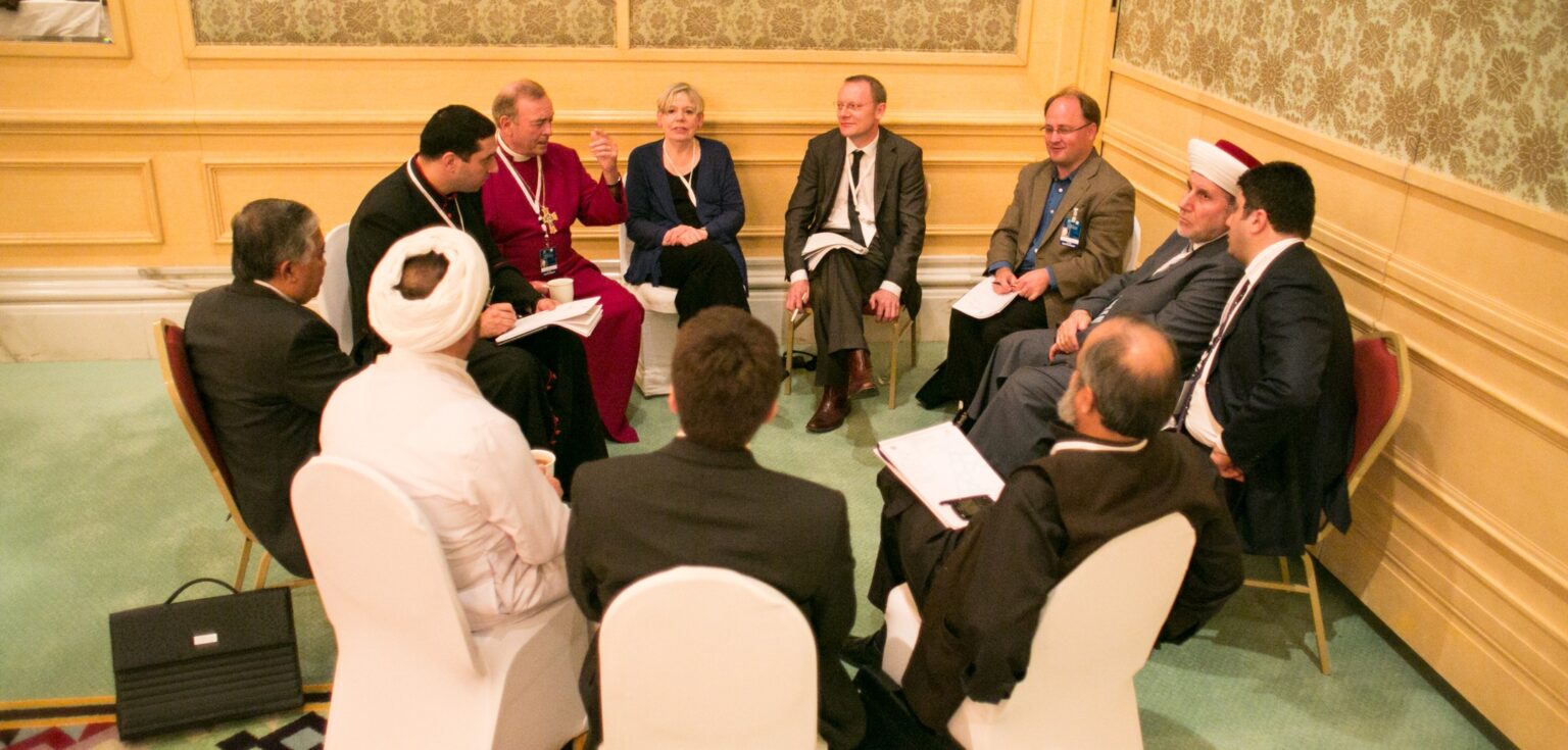 Krvavá bojiště? Karen Armstrong vyvrací tezi o násilné podstatě náboženství (recenze knihy) Krvavá bojiště? Karen Armstrong vyvrací tezi o násilné podstatě náboženství (recenze knihy)