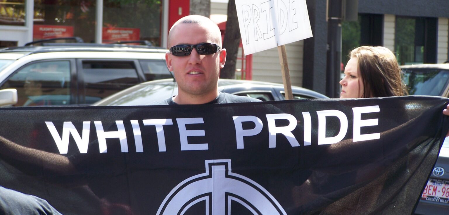 Komentár Mehdiho Hasana: Čísla neklamú, bieli teroristi sú jasným nebezpečenstvom pre nás všetkých Komentár Mehdiho Hasana: Čísla neklamú, bieli teroristi sú jasným nebezpečenstvom pre nás všetkých