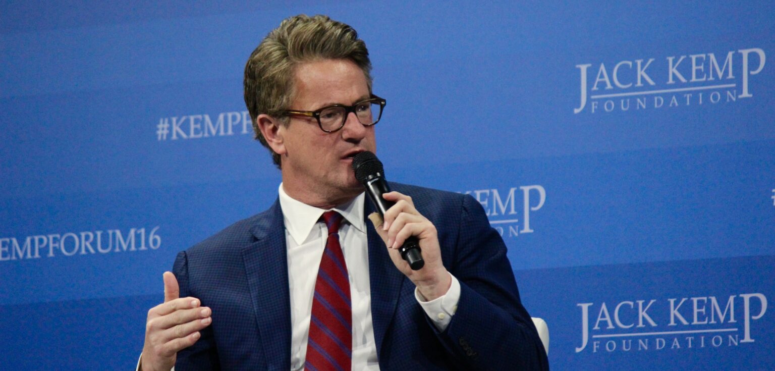 Americký moderátor: Ak by kostol vyhodil do vzduchu niekto s menom Muhammad, Washington by bol hore nohami Joe Scarborough