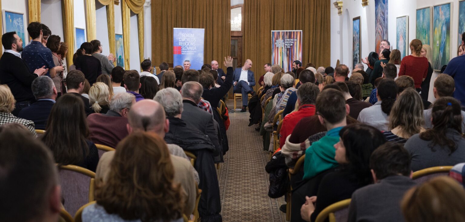 V Bratislave prvýkrát verejne v dialógu rabín, imám, katolícky a evanjelický kňaz