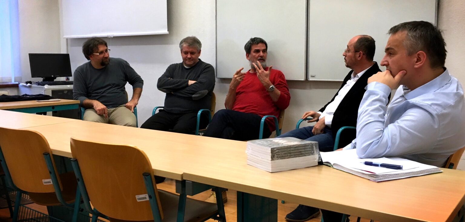 Muslim, kazateľ, vikár a teológ diskutovali v Banskej Bystrici o Bohu