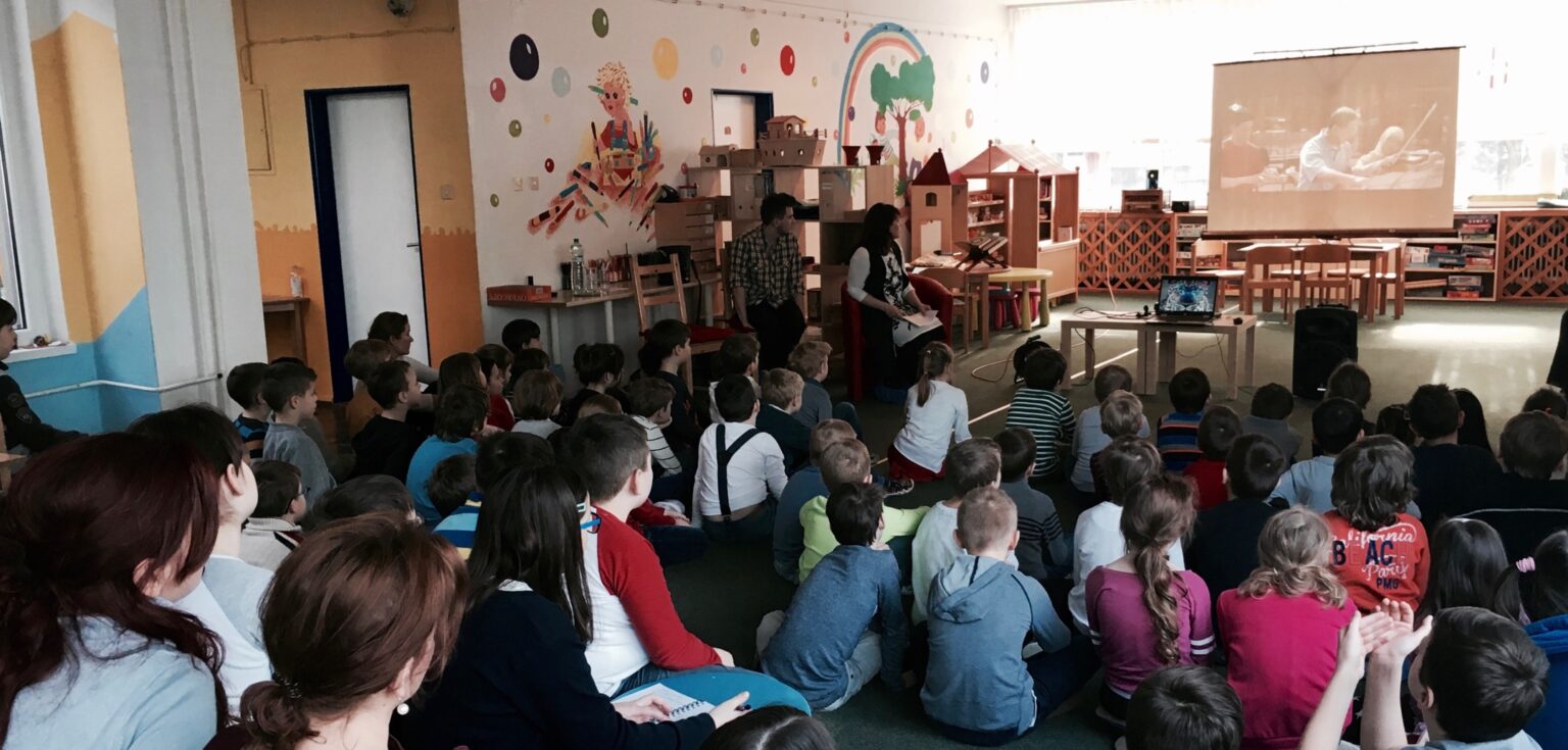 Týždeň náboženstiev na základnej škole v bratislavskej Dúbravke Týždeň náboženstiev na základnej škole v Bratislave