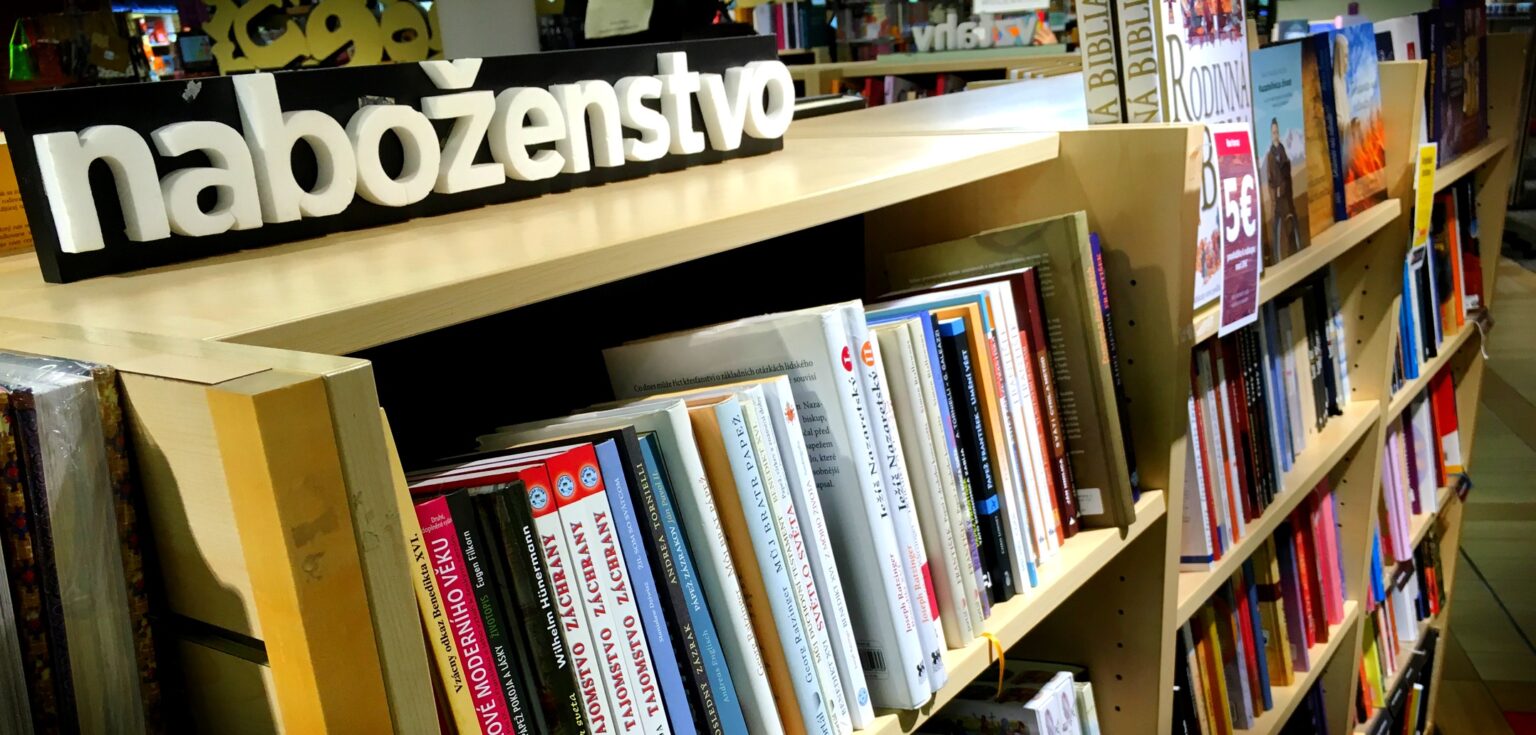 Tieto extrémistické knihy sme našli v obchodoch medzi literatúrou o isláme Tieto extrémistické knihy sme našli v našich kníhkupectvách medzi náučnou literatúrou o isláme