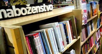 Tieto extrémistické knihy sme našli v obchodoch medzi literatúrou o isláme Tieto extrémistické knihy sme našli v našich kníhkupectvách medzi náučnou literatúrou o isláme