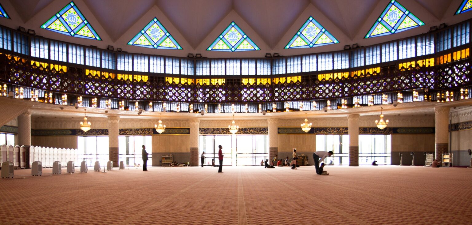 (Ne)registrovaní: Dvojaký meter vo vzťahu Slovenskej republiky k náboženským menšinám (Ne)registrovaní. Dvojaký meter vo vzťahu Slovenskej republiky k náboženským menšinám