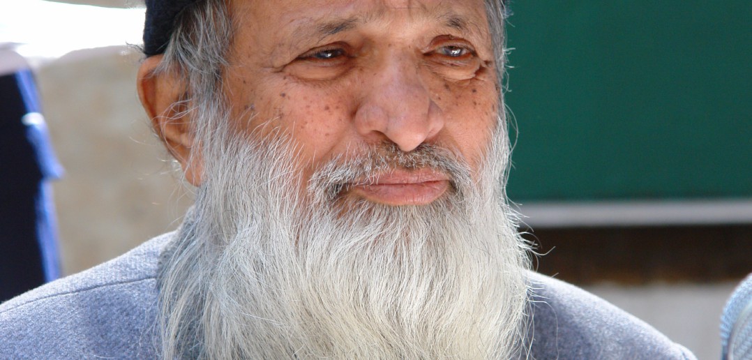Bez peňazí a vzdelania založil najväčšiu humanitárnu organizáciu v Pakistane. Zomrel tento piatok