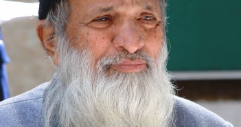Bez peňazí a vzdelania založil najväčšiu humanitárnu organizáciu v Pakistane. Zomrel tento piatok