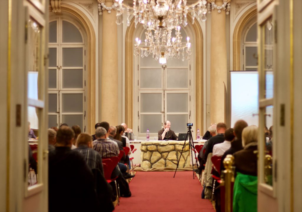 V srdci Bratislavy diskutovali predstavitelia troch abrahámskych náboženstiev