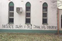 „Nešírte islám v ČR! Inak vás zabijeme,“ napísal niekto na stenu brnenskej mešity. Prípad rieši polícia
