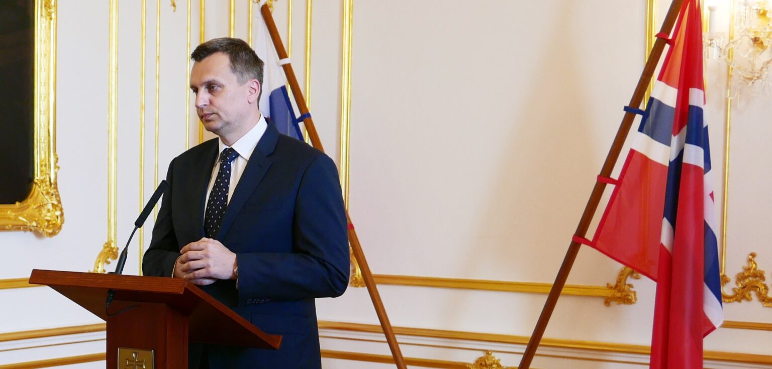 SNS plánuje ešte viac sprísniť registráciu náboženských obcí. V minulosti chcela zakázať minarety