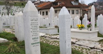 Vandali zaútočili na náhrobné kamene na moslimskom cintoríne v Nemecku