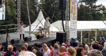 Majster N na detskom podujatí: „Deti, chytro sem, skôr než dôjdu imigranti“