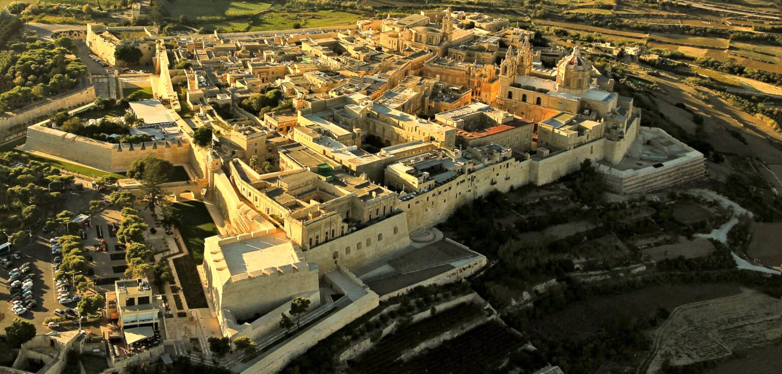 Třetina slovní zásoby maltštiny, jednoho z oficiálních jazyků Evropské unie, je odvozena z arabštiny Třetina slovní zásoby maltštiny, jednoho z oficiálních jazyků Evropské unie, je odvozena z arabštiny