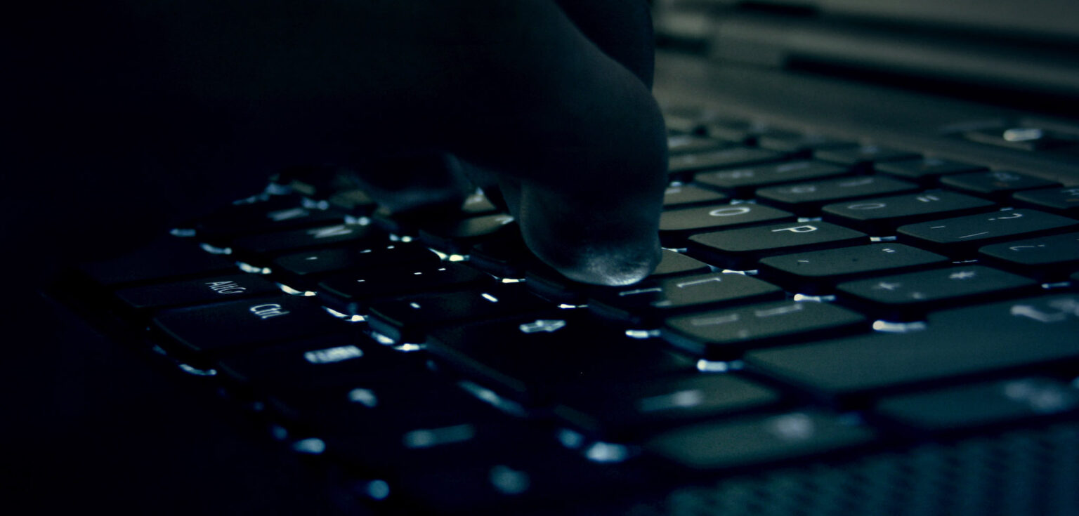 Německé orgány zasáhly proti nenávisti na internetu