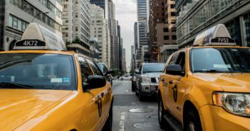 Muž prišiel k muslimke v New Yorku so zapaľovačom a zapálil ju! Našťastie stihla oheň uhasiť Muž prišiel k muslimke v New Yorku so zapaľovačom a zapálil ju! Našťastie stihla oheň uhasiť